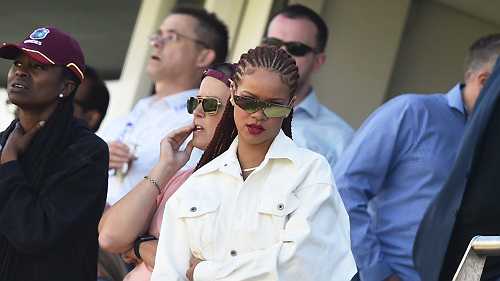 Here, Damn: Rihanna's New Album Reportedly Dropping in December